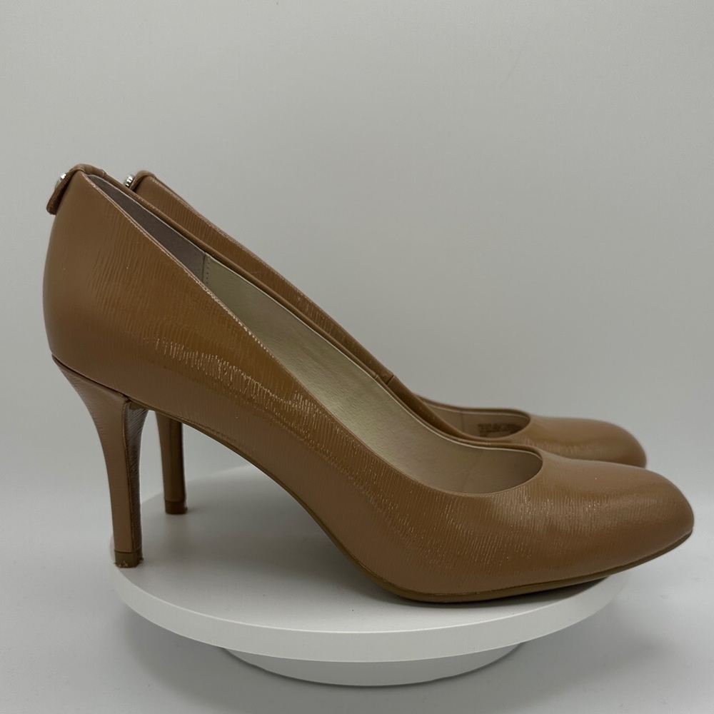 MICHAEL KORS Round Toe Nude Patent Pumps, Size 8M